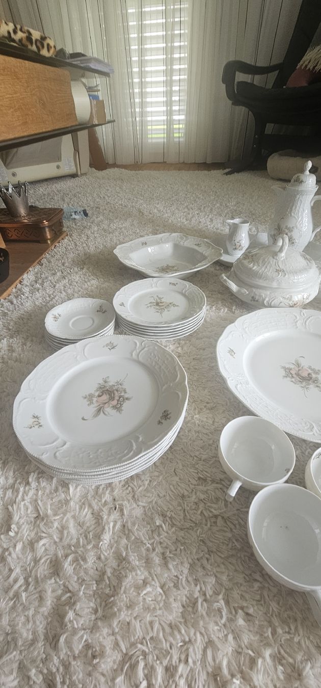 Rosenthal Set di piatti: Rosenthal Classic Rose Collection Geschirr Set, Top Zust – Nuovo (secondo la descrizione) da Riedikon venduto da Winter21. 3
