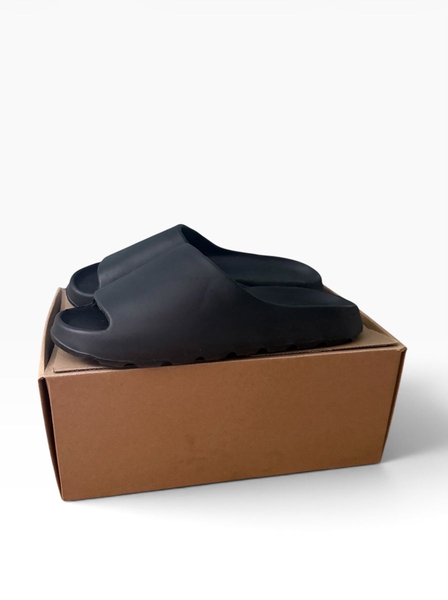 Adidas Chaussures hommes: Yeezy Slides Black – Neuf (Voir description) à Ettingen par mengi