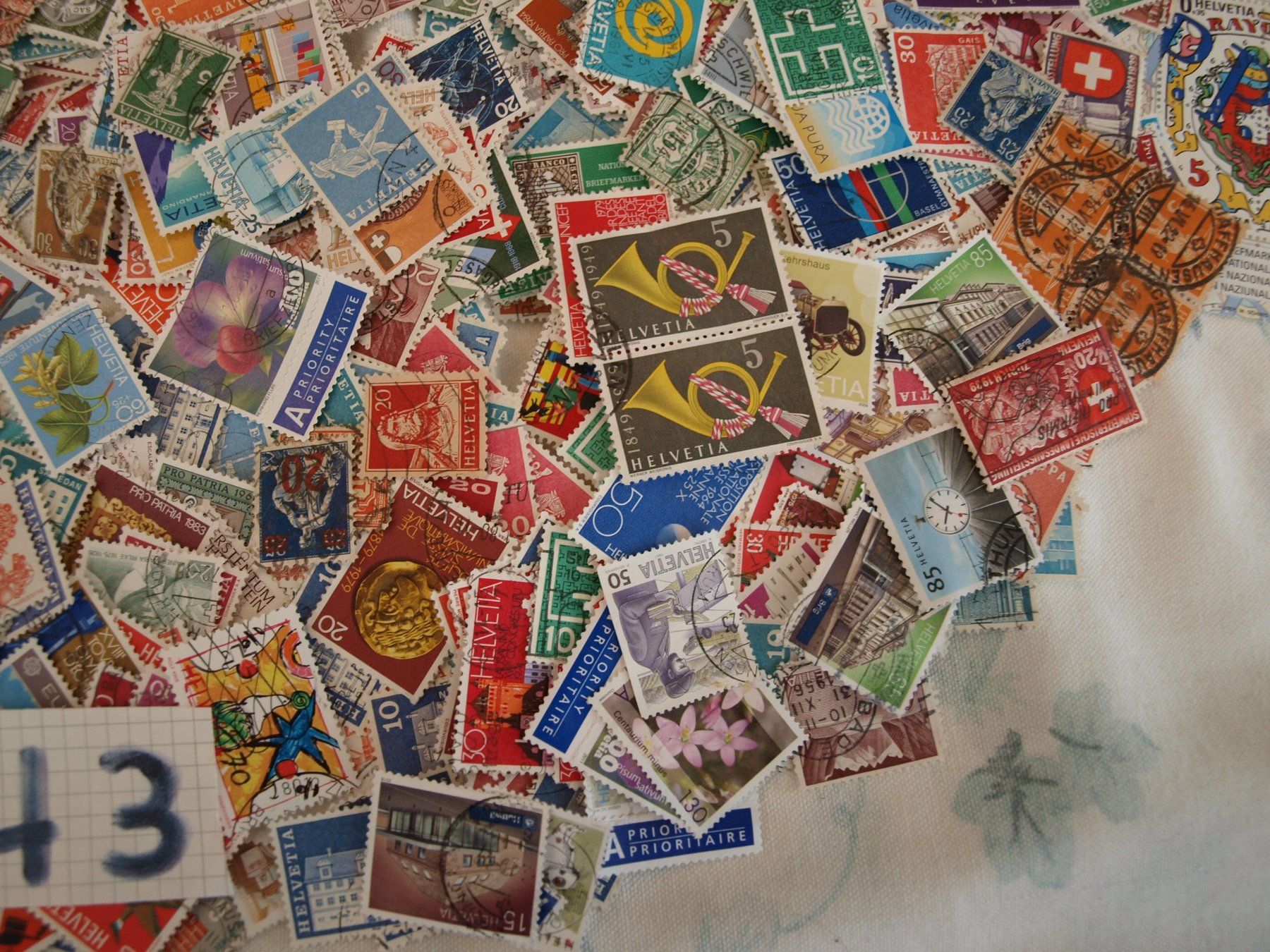 Tutti i francobolli: 1000 Schweizer Briefmarken über 70g Gebraucht siehe Bilder – Usato da Aarau venduto da Marcele0 3