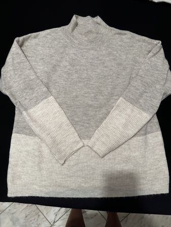 Kuscheliger Damenpullover Gr. M beige-grau gestreift