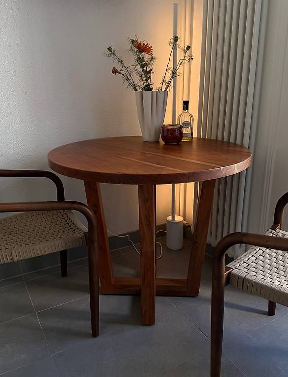 Kave Home Tavoli: Table KAVE HOME en bois dacacia 90cm – Usato da Genève venduto da gua_9bpv 1