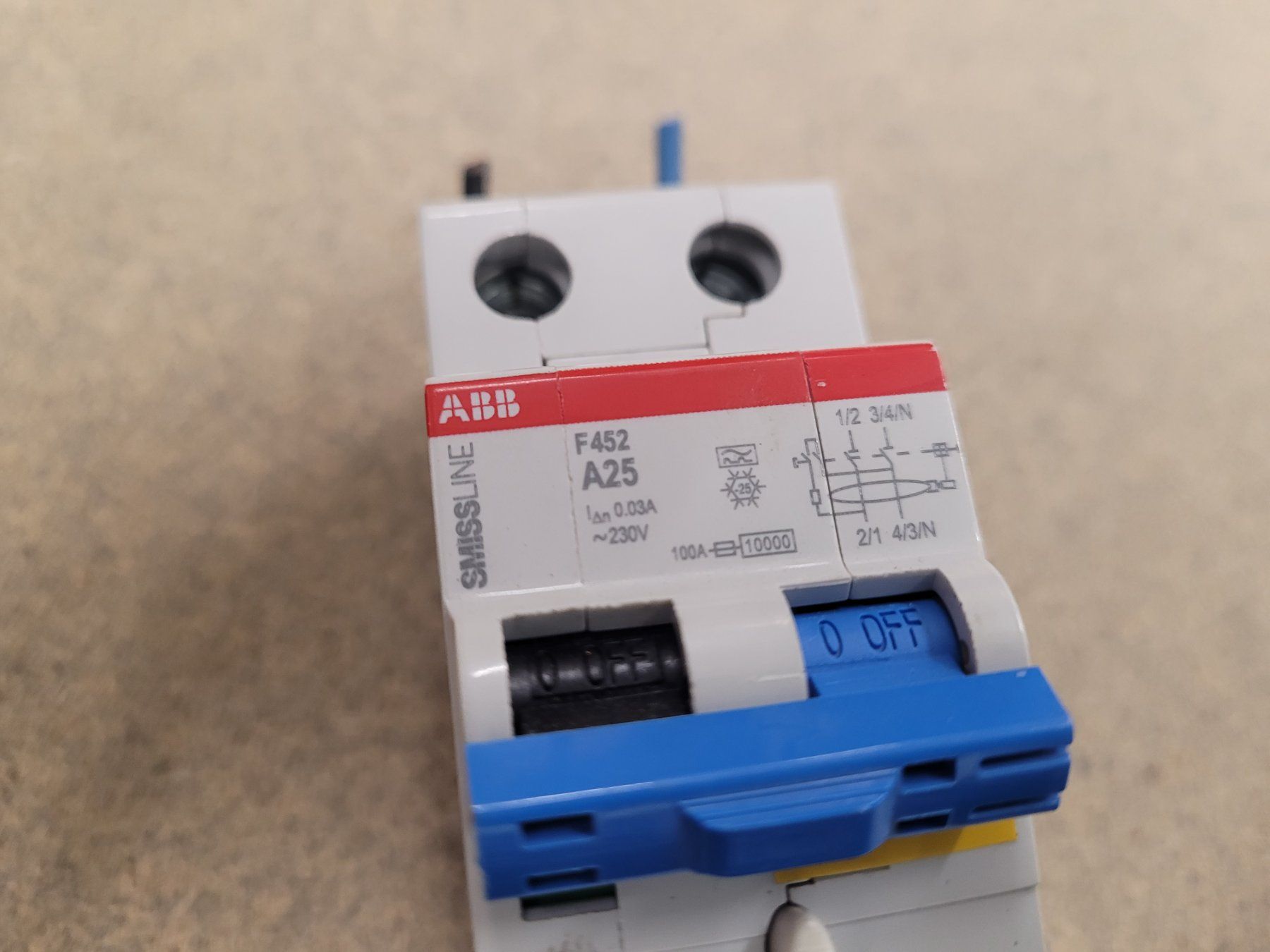 ABB Stromzufuhr: ABB Swissline FI F452 A25 – Gebraucht aus Vitznau von Night-Fire 2