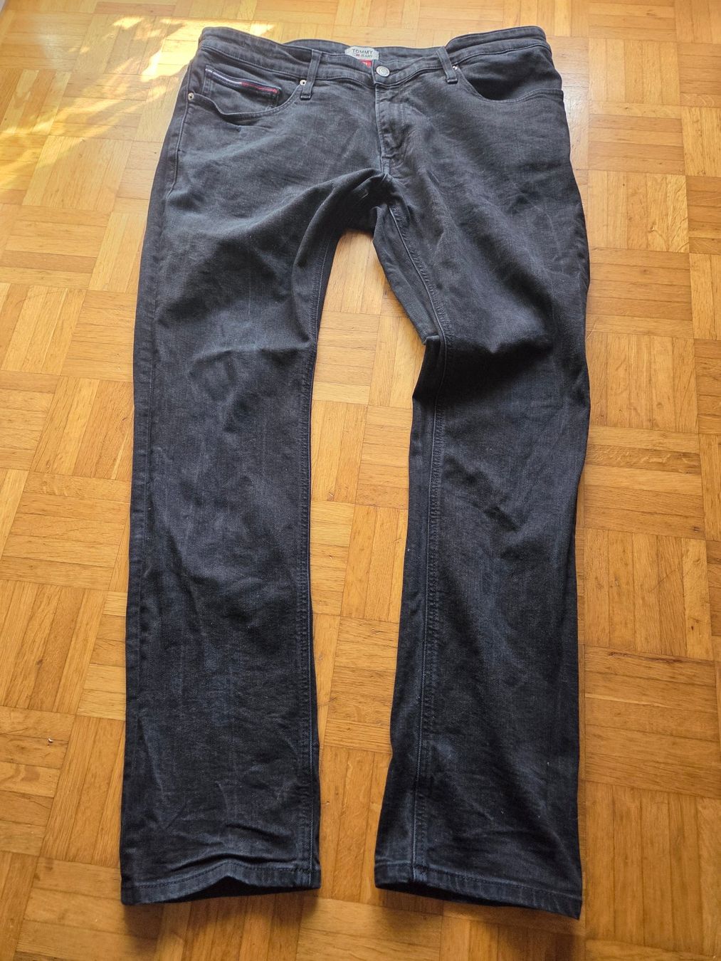 Tommy Hilfiger Jeans: Tommy Jeans Gr. W28 L32 – Usato da Basel venduto da grandfamily