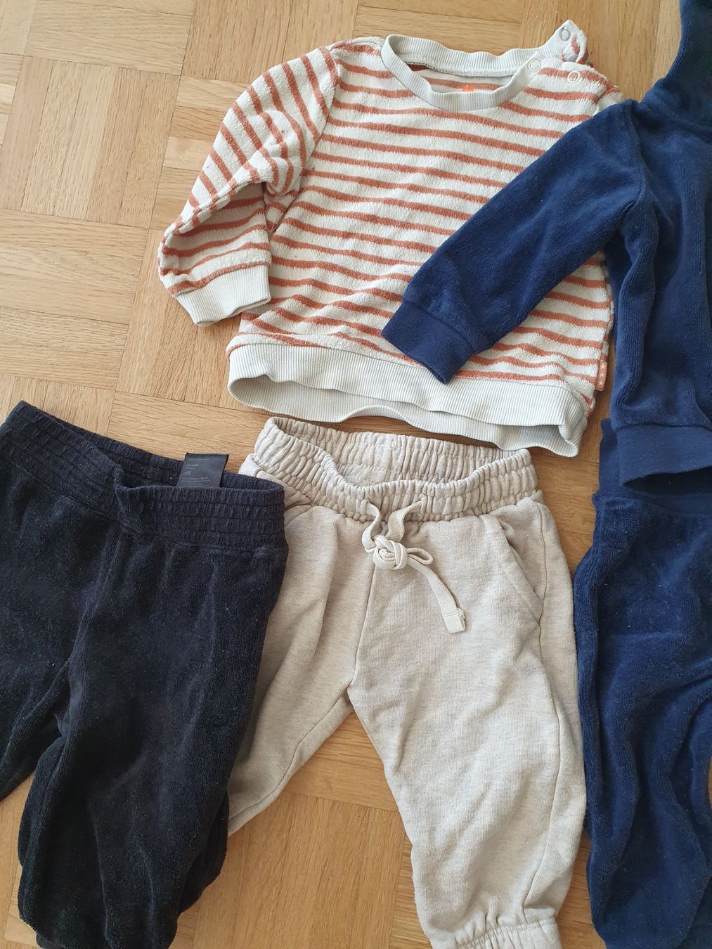 Kleiderpakete & -sets: Hosen und Shirts/Jäckchen Babies – Gebraucht aus Nussbaumen AG von efmkoene 3