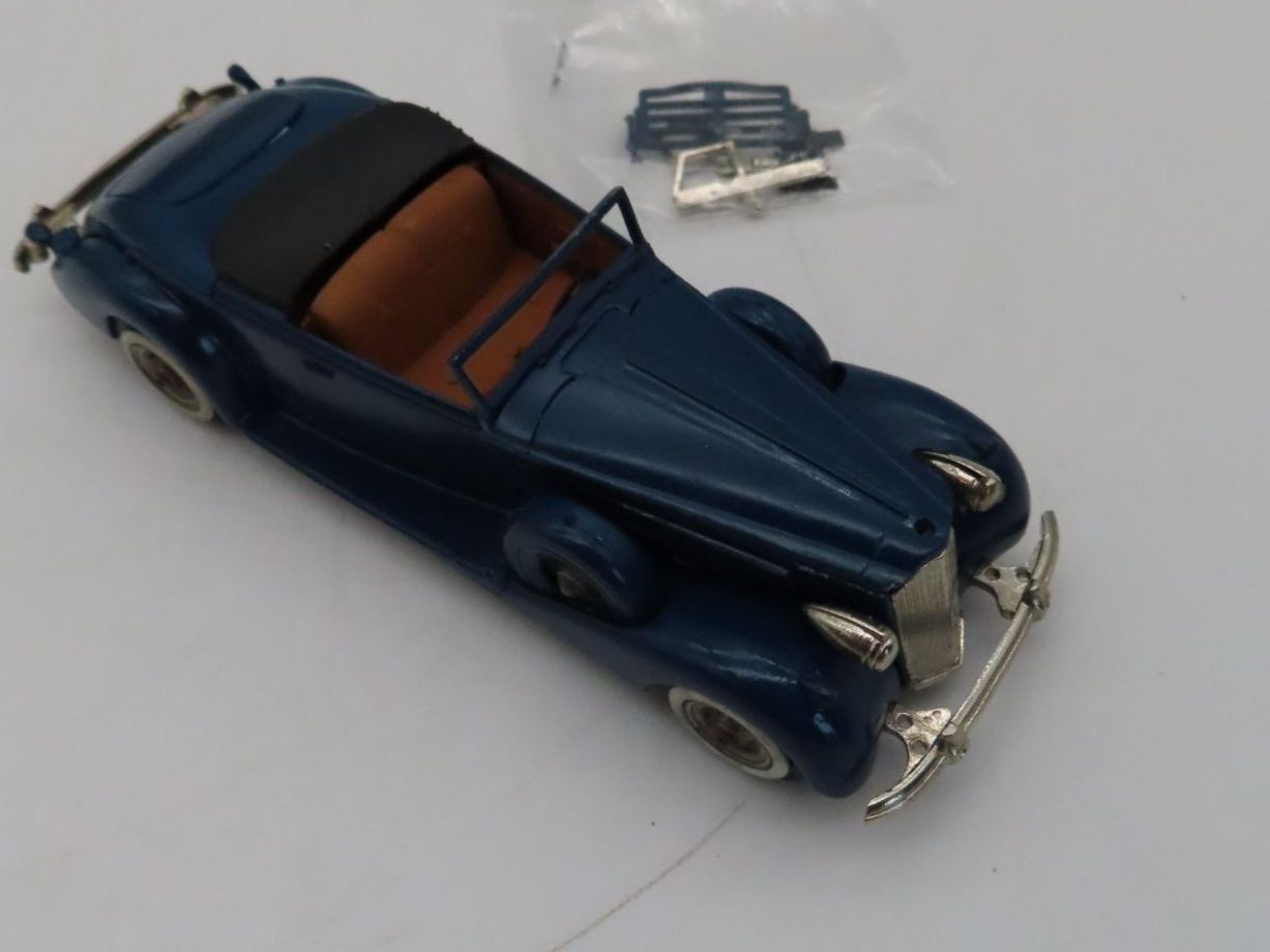 Modellini d'auto: Auto Replicas 16 – Packward Twelve 1937 – Usato da Reinach BL venduto da WBZ-Flohmarkt 1