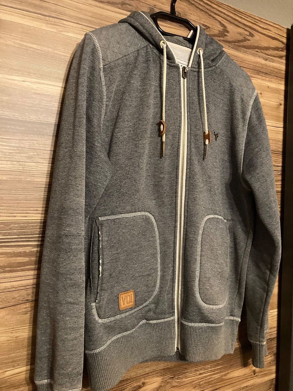 Maglioni & Felpe: Kapuzenpullover VOI (M) – Usato da Basel venduto da Tshabajuju 1