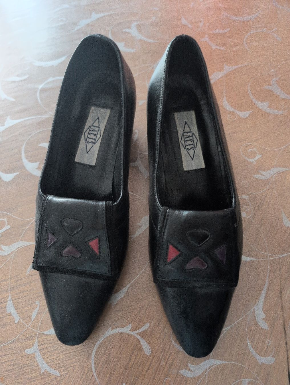 Scarpe da donna: Escarpins cuir noir, taille 39 – Usato da CORMINBOEUF venduto da savaja