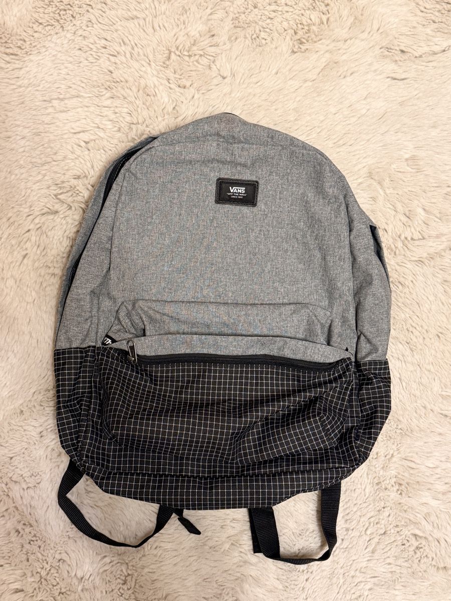 Vans Rucksäcke: Vans Rucksack – Gebraucht aus Haldenstein von ana_b8c7