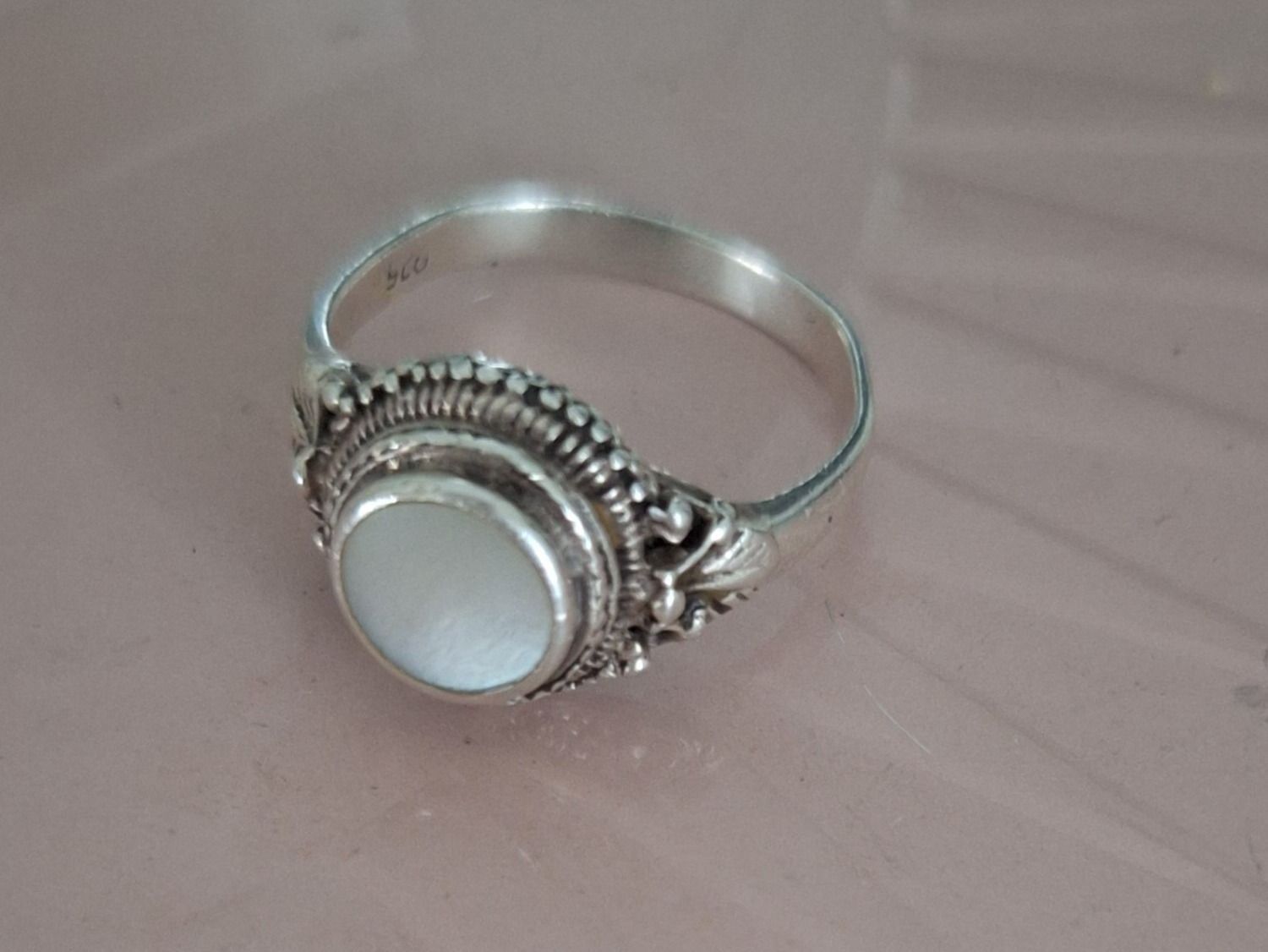 Ringe: Einfacher zarter Silberfingerring mit.weissem Stein – Gebraucht aus Kerzers von ExpressoTerreno