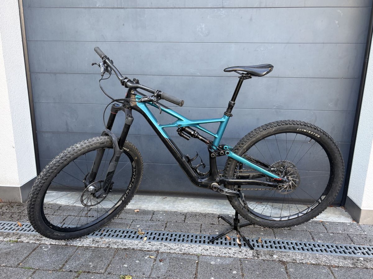 Specialized Biciclette: 2017er Specialized Enduro Elite Carbon – Usato da Gunzwil venduto da M9