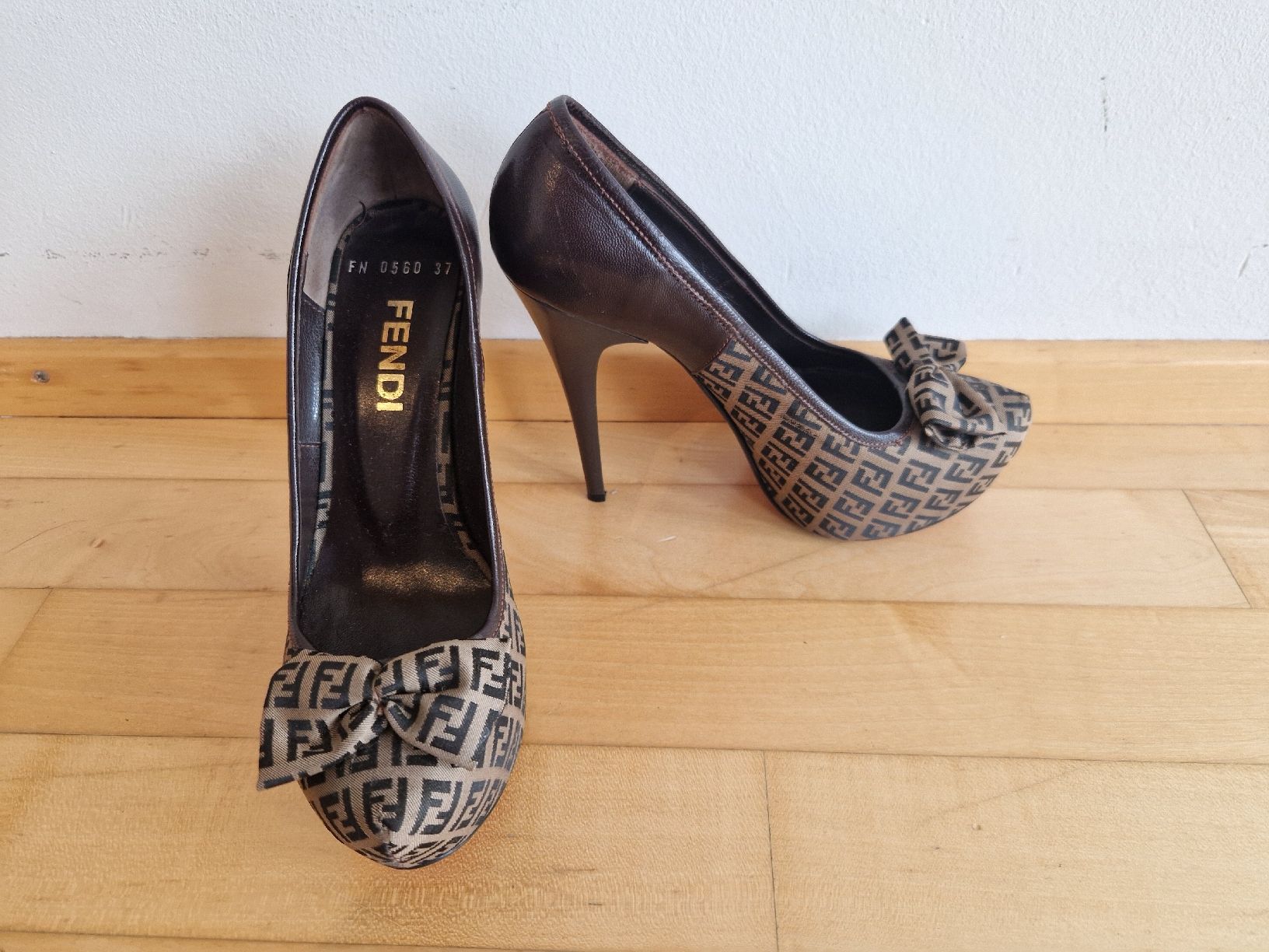 Fendi Scarpe da donna: Wunderschöne neue FENDI Pumps Gr. 37 – Nuovo (secondo la descrizione) da Zürich venduto da Margherita_90 1