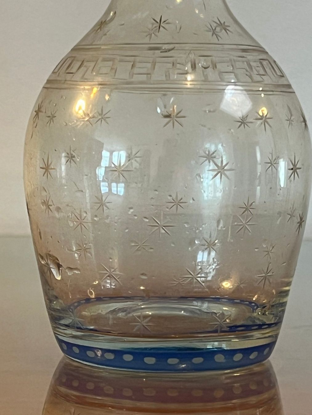 Caraffe: Antike Kristall Karaffe mit blauem Glasverschluss – Usato da Zofingen venduto da travelller 7