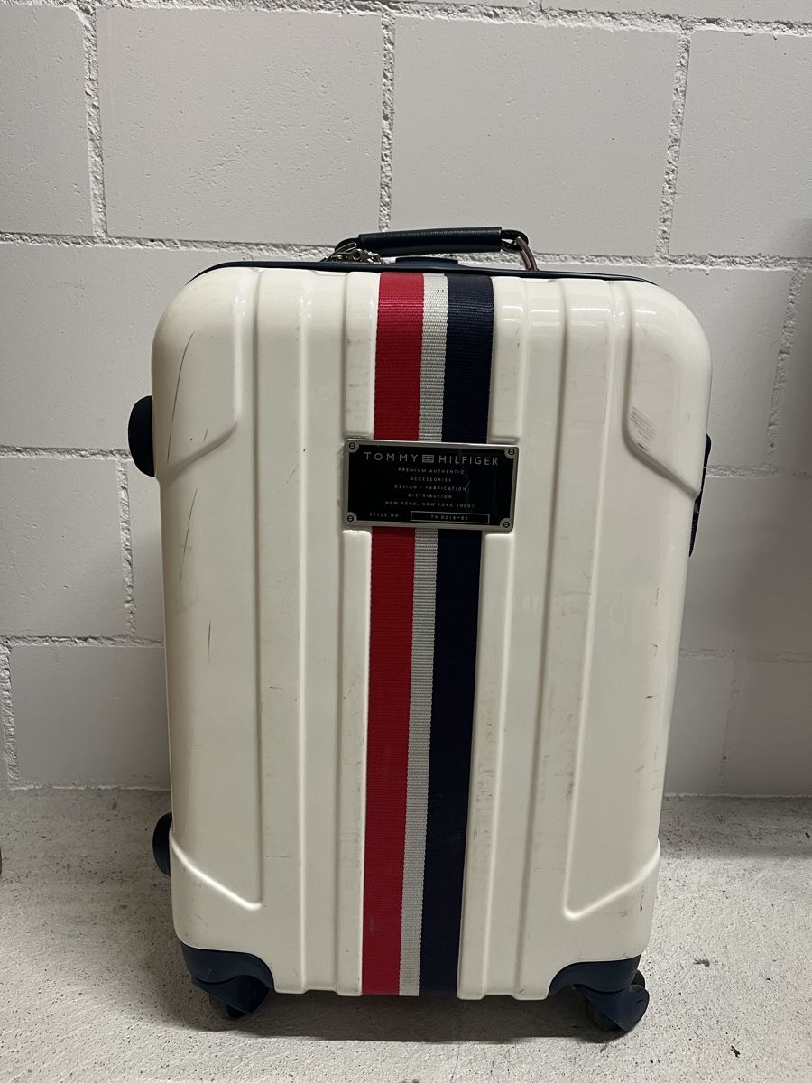 Valigie: Tommy Hilfiger Koffer Handgepäck – Usato da Oberrohrdorf venduto da S.Marisa