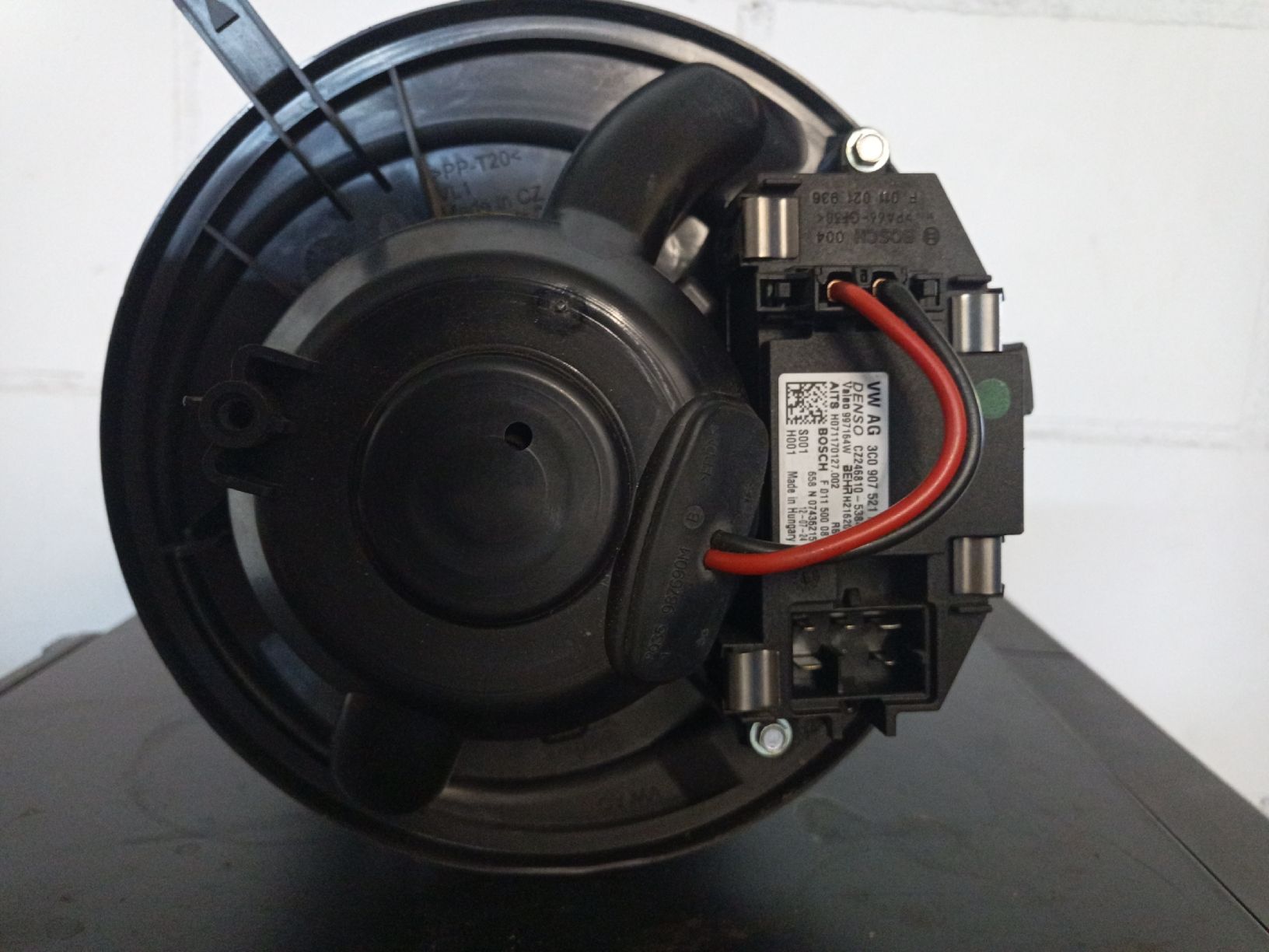 Tutti pezzi di ricambio auto: Gebläsemotor VW AG 3B3 959 403 K  – Difettoso da Laupen ZH venduto da SportcarsLaupen