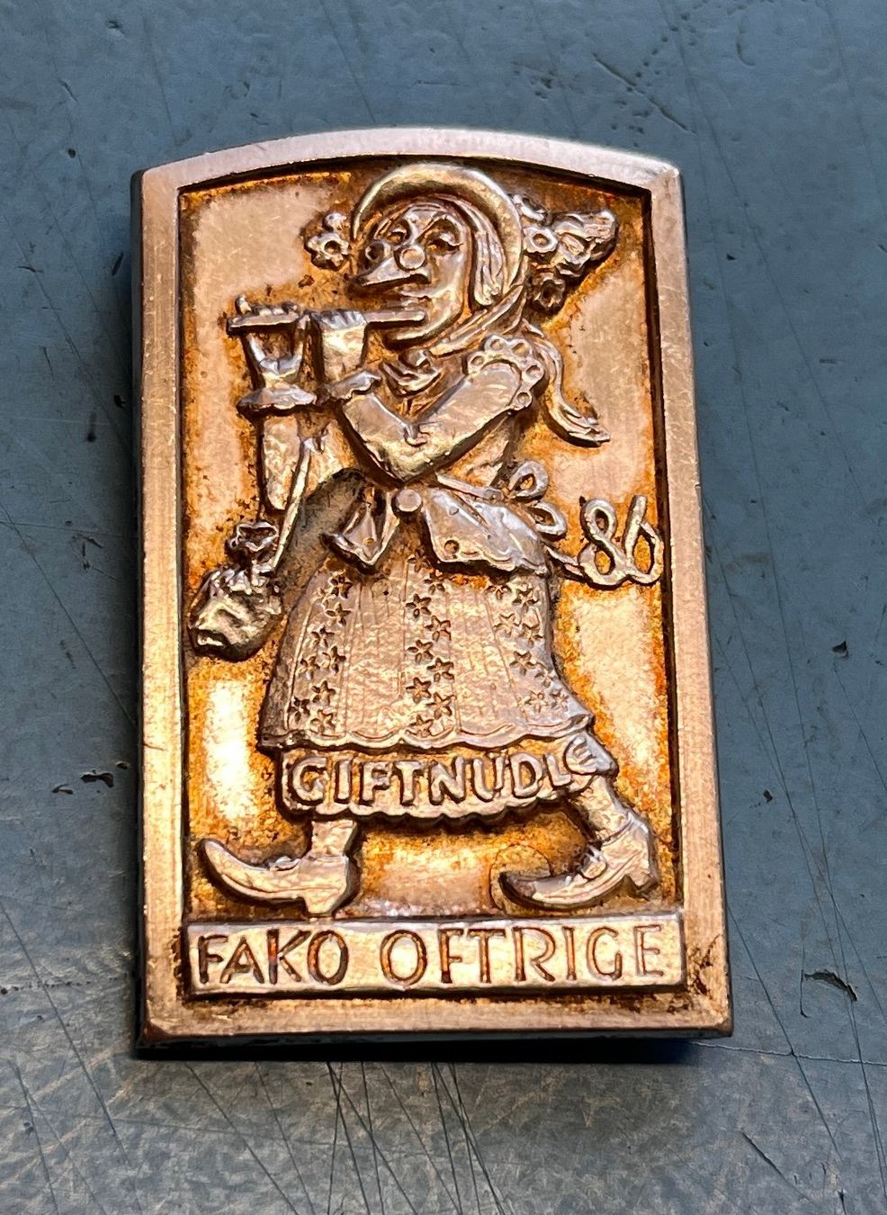 Placchette & Badge: Plaketten Fasnacht Oftrige, Fako 1986  Oftringen – Usato da Obernau venduto da Wgnom