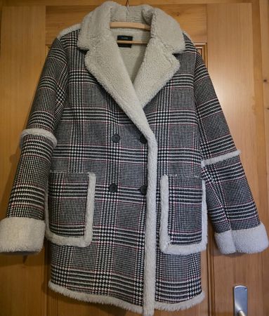 Bershka Wintermantel im Karomuster mit Teddyfutter, Gr. S