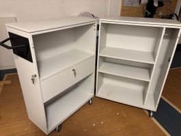  Praktisch & rollbarer Schrank