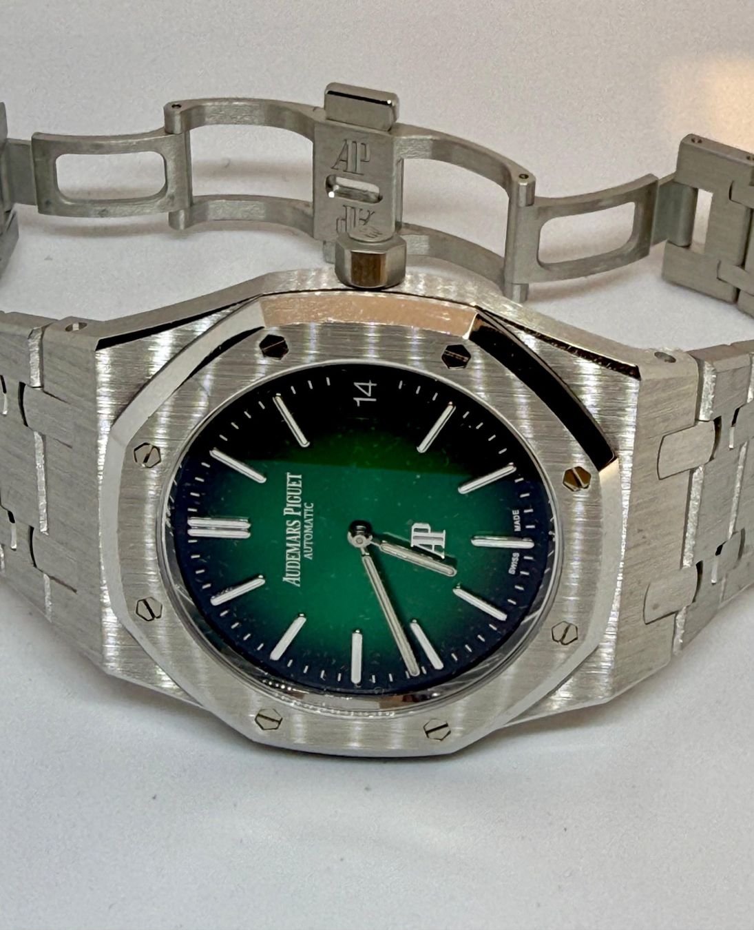 Audemars Piguet Orologi: Audemars Piguet Royal Oak "Jumbo" Extra-Thin Smoked Green – Usato da Lugano venduto da Superstudiolugano 3