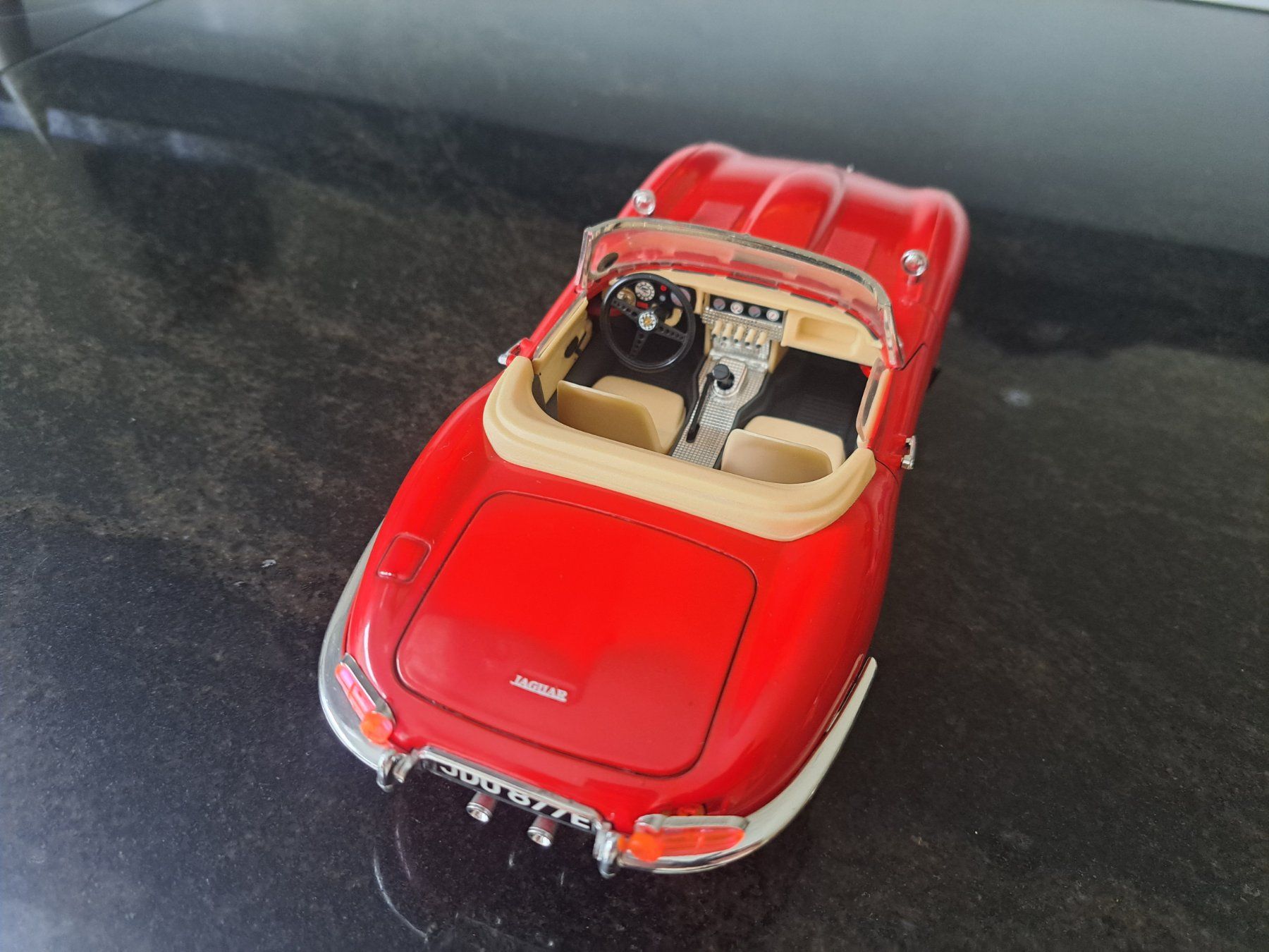 Bburago Modellini d'auto: Jaguar E Cabriolet 1961 1/18 – Usato da Schüpfen venduto da Sonata85 1