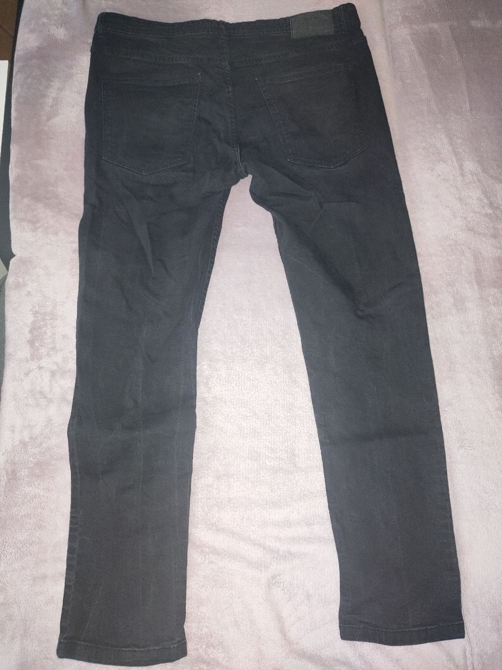 Jeans: Jean noir homme, taille 36/32 – Nuovo (secondo la descrizione) da Lausanne venduto da Cassandra11 1