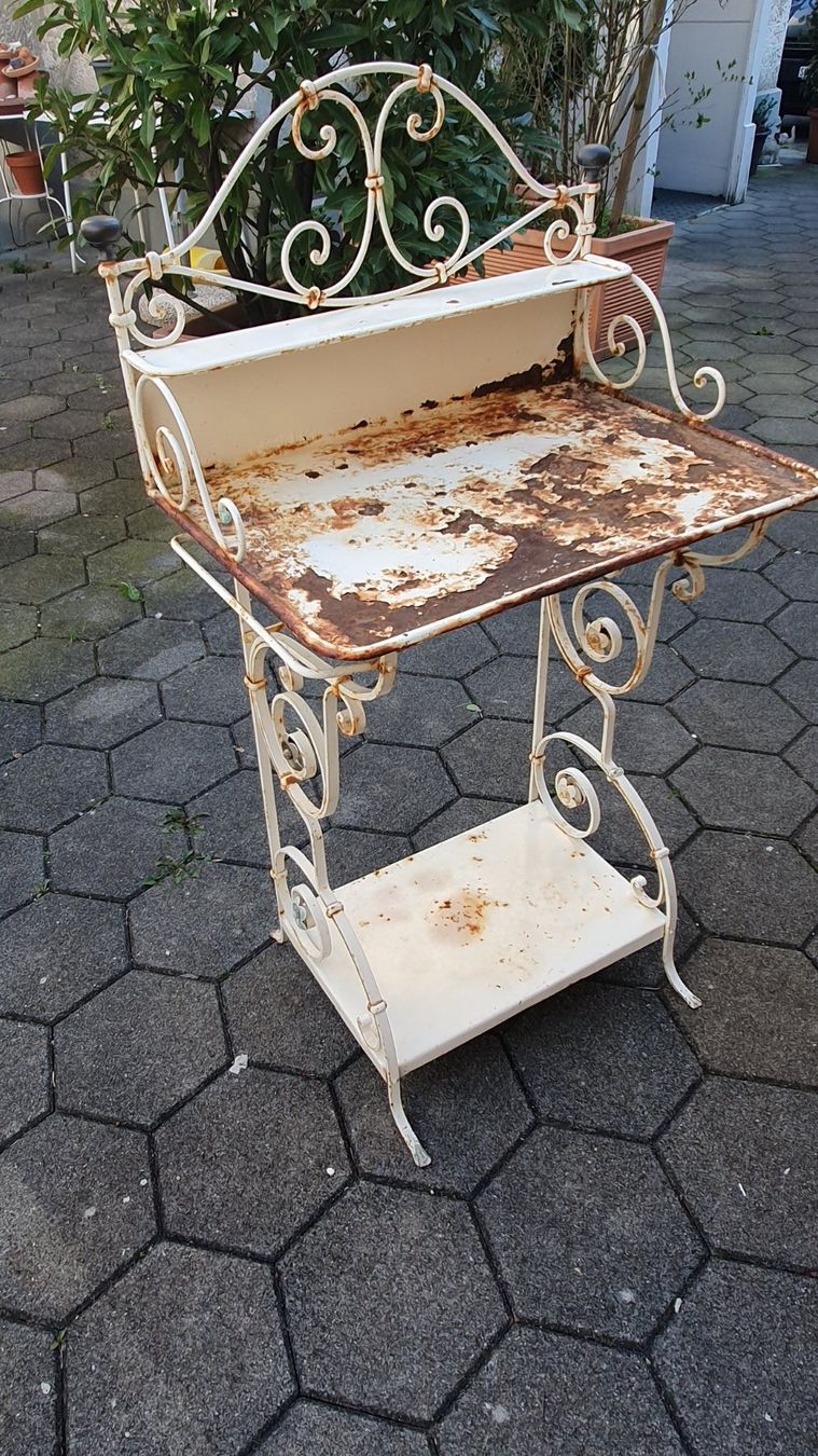 Comodini: Jugendstil Tischli Metall – Usato da Flawil venduto da Pinkmalibu