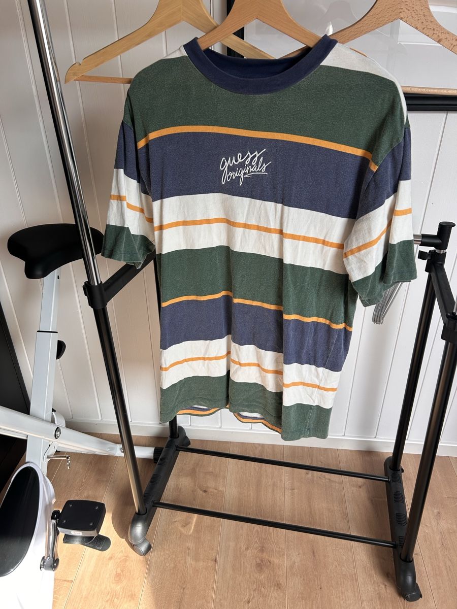 T-shirts: Guess – D'occasion à Roggwil BE par Fin_96