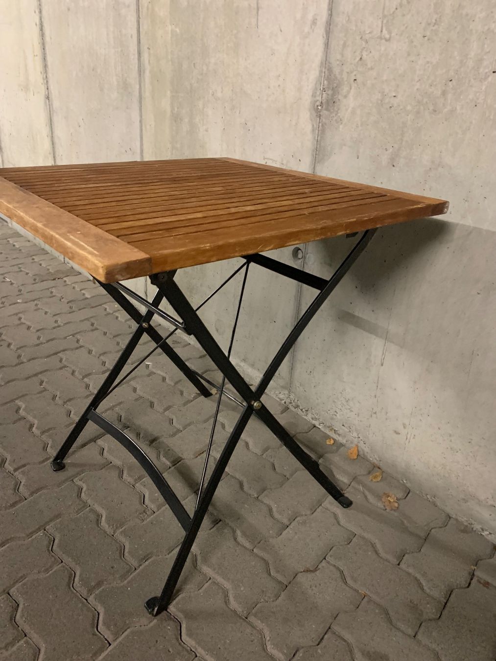 Tische: Garten-Balkon Holz Tisch – Gebraucht aus Biel/Bienne von maza06 1