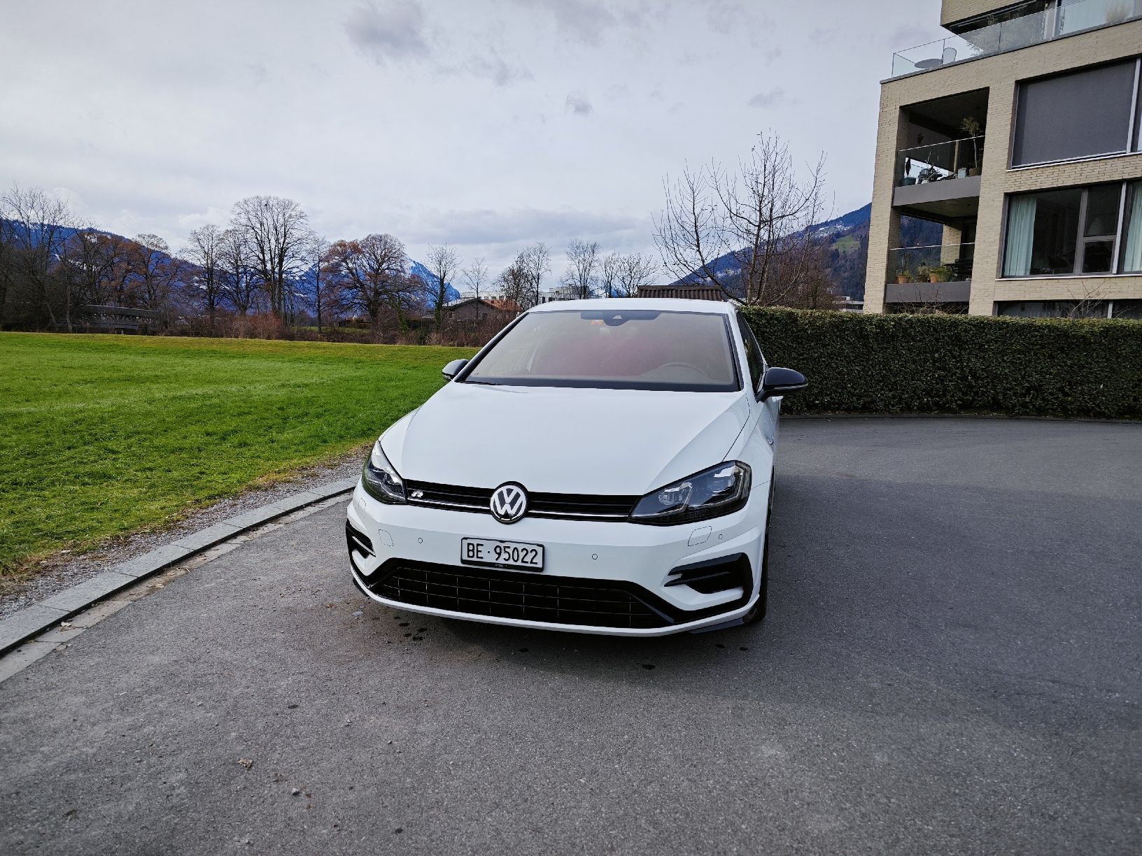 VW Automobili: VW Golf R 2.0 TSI 4 Motion – Usato da Interlaken venduto da marfis 2