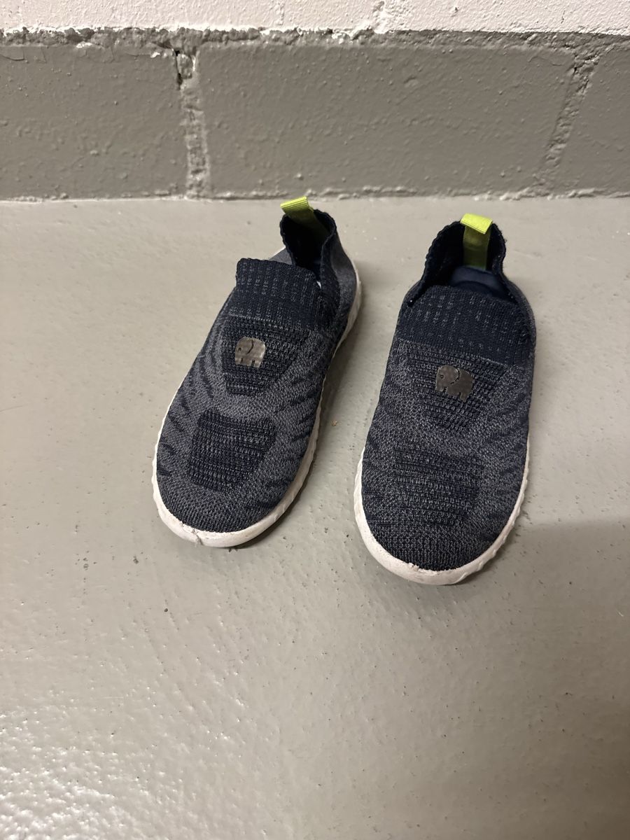 Elefanten Chaussures garçon: Kinder Hausschuhe Grösse 32 – D'occasion à Zürich par zd_1965