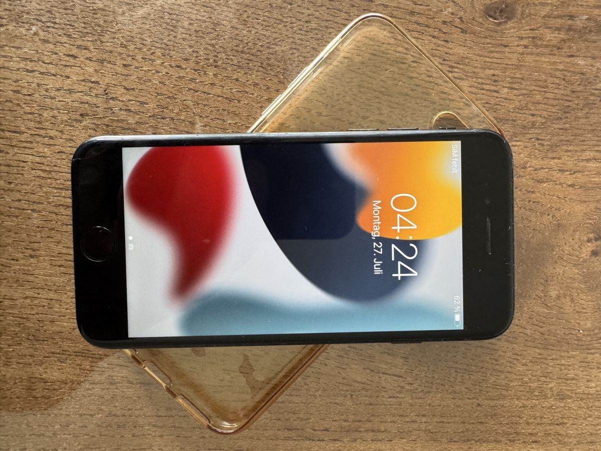 Apple Telefoni cellulari / Smartphones: iPhone 7 32GB Schwarz guter Zustand – Usato da Dietikon venduto da Leodnd 1