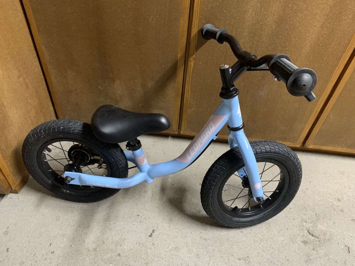Velos: Bici nuova senza pedali – Neu und originalverpackt aus Airolo von Truzz