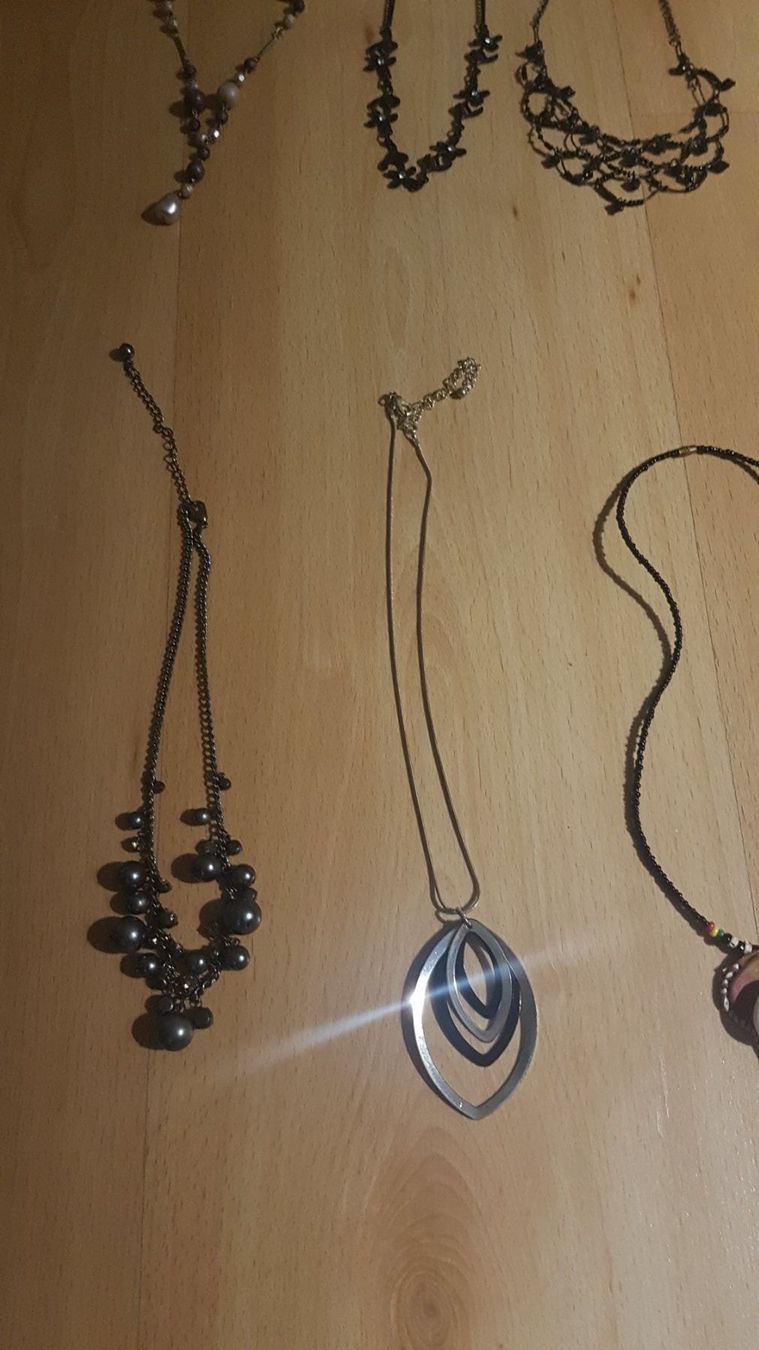 Autres bijoux: 8-Teile Set Kolliers – D'occasion à Schöfflisdorf par CrRG21 1