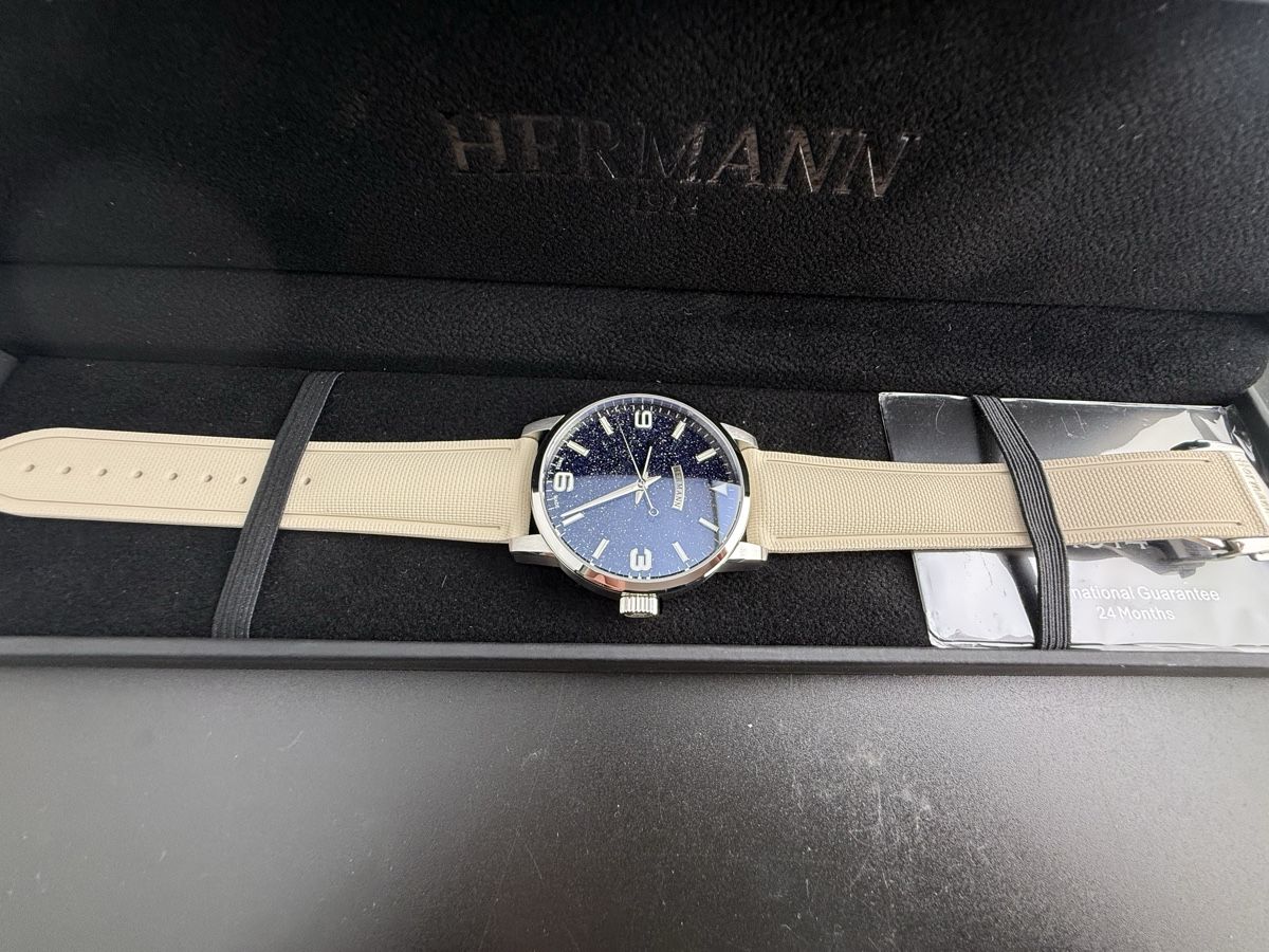 Hermann Genève Orologi: Hermann Genève Blue Automatic Swiss Made Neuf Full Set – Nuovo e nell'imballaggio originale da Neuchâtel venduto da TopChrono24 9