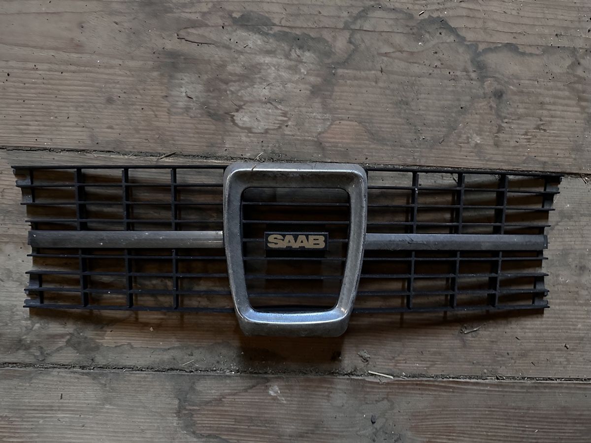 Saab Tutti pezzi di ricambio auto: SAAB Kühlergrill Oldtimer 95 / 96 – Usato da Unterkulm venduto da YS3
