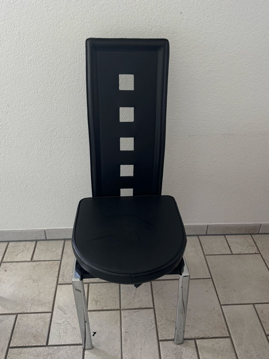 Sedie: Schwarze Stühle mit Chromgestell – Usato da Hüttikon venduto da vivien_kaufmann