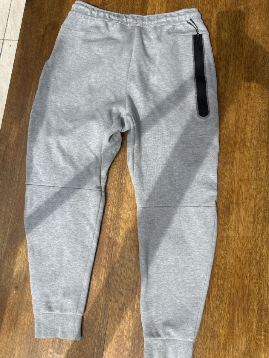 Nike Pantalons: Nike Tech Grey Tracksuit Taille M – D'occasion à Cugy VD par arr_jj52 2
