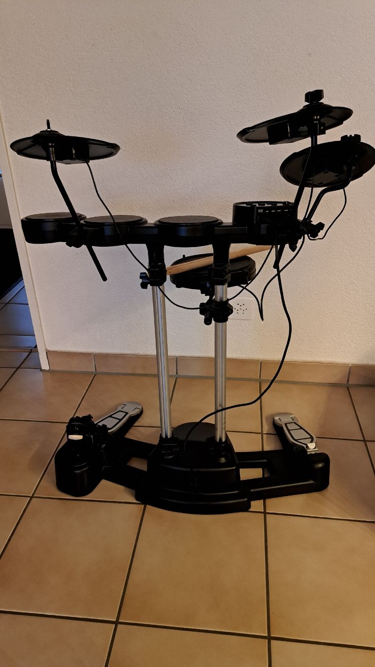 Strumenti musicali: E-DRUM SET/ Millenium HD-50 für Anfängern! – Usato da Weisslingen venduto da venditrice52 9