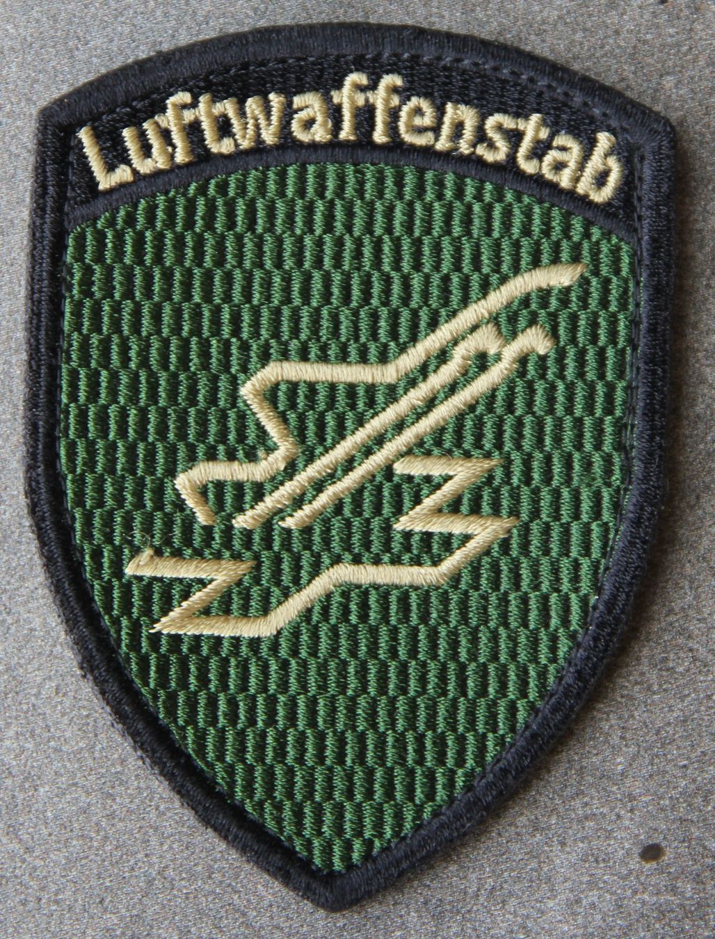 Schweizer Armee Placchette & Badge: Luftwaffenstab Badge – Usato da Belp venduto da Tomsek