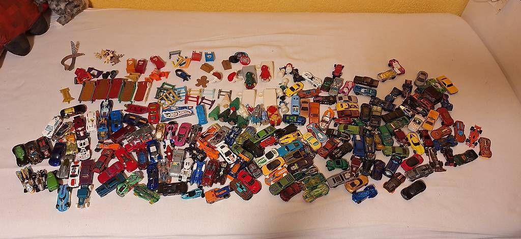 Jouets: Hot Wheel Autos – D'occasion à Kölliken par minimeee