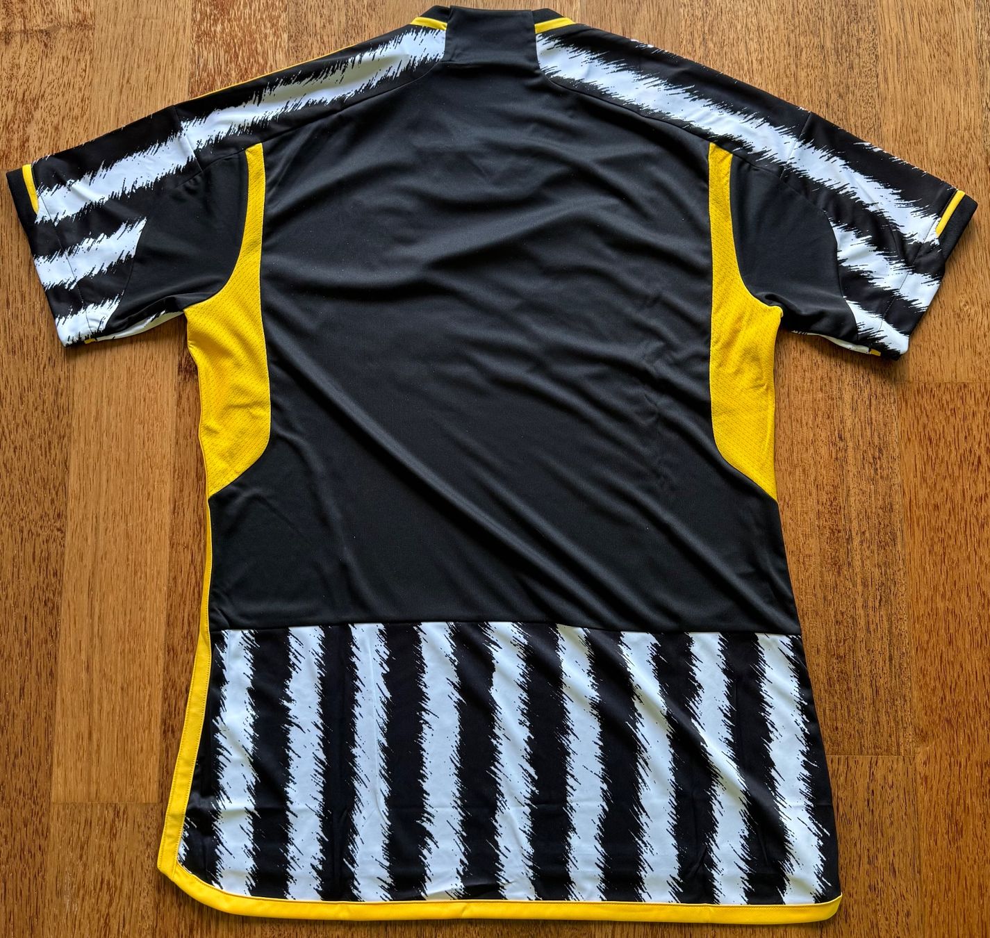 Adidas Canottiere & Pantaloni: Juventus Home Shirt - 2023/24 – Nuovo (secondo la descrizione) da Hermetschwil-Staffeln venduto da Beat131 1