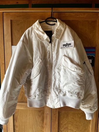 Alpha Industries Jacke weiss gebraucht guter Zustand
