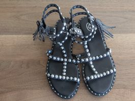 Ash Leder Sandalen flach Gr. 38 mit Nieten & Fransen