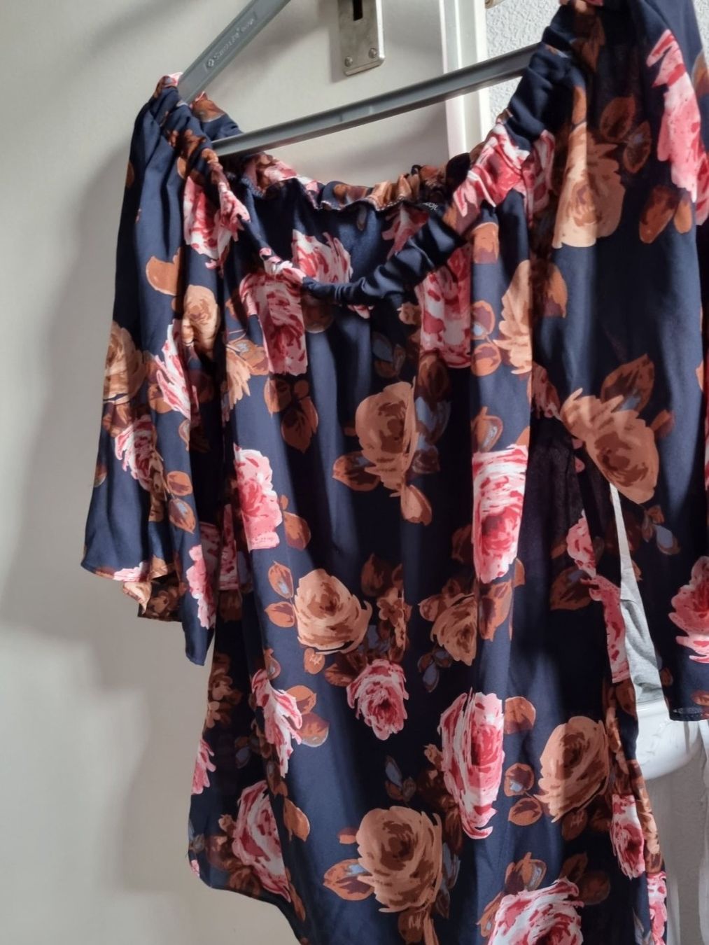 Camicette: Bluse mit Blumen neu Gr.S – Nuovo e nell'imballaggio originale da geroldswil venduto da Gumball1 1