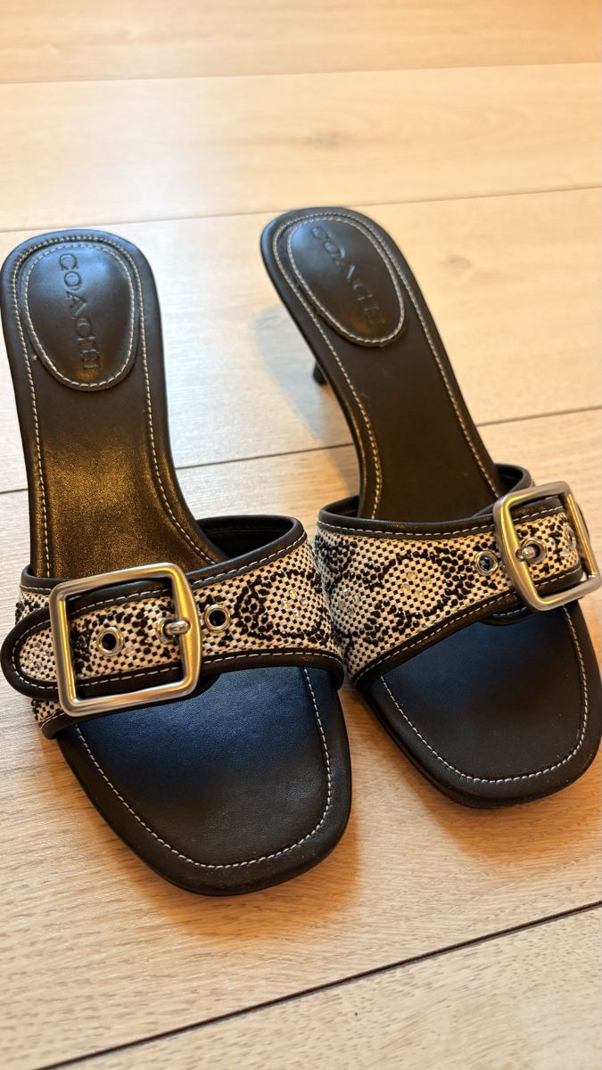 Coach Chaussures hommes: Black coach kitten heels – Neuf (Voir description) à Oberriet SG par pin_wv7r
