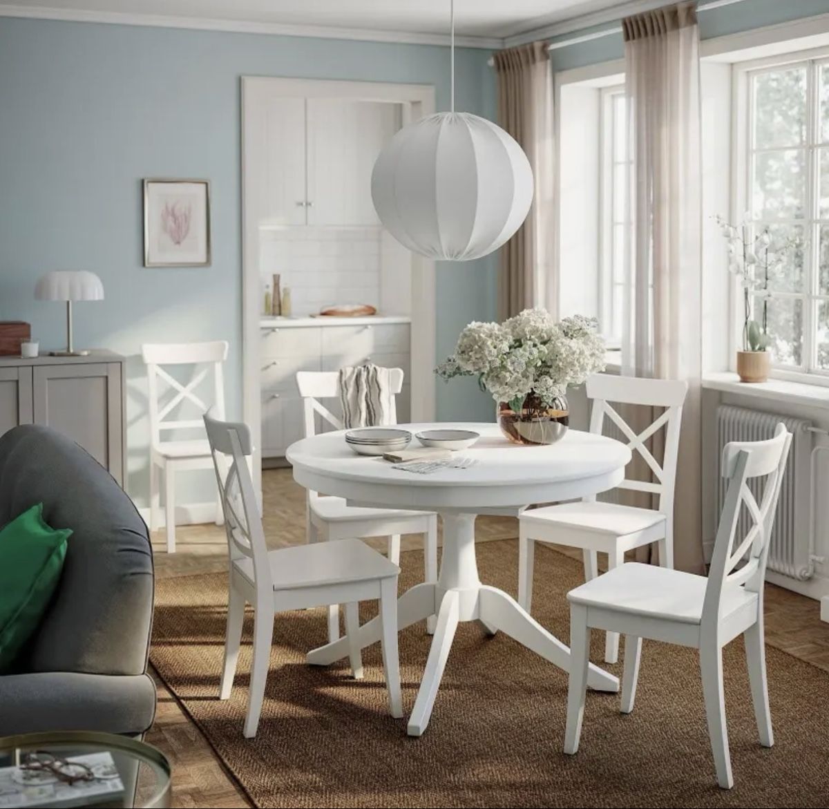 Ikea Chaises: Lot de 8 chaises blanches  – D'occasion à Chernex par npe_m5zk 5