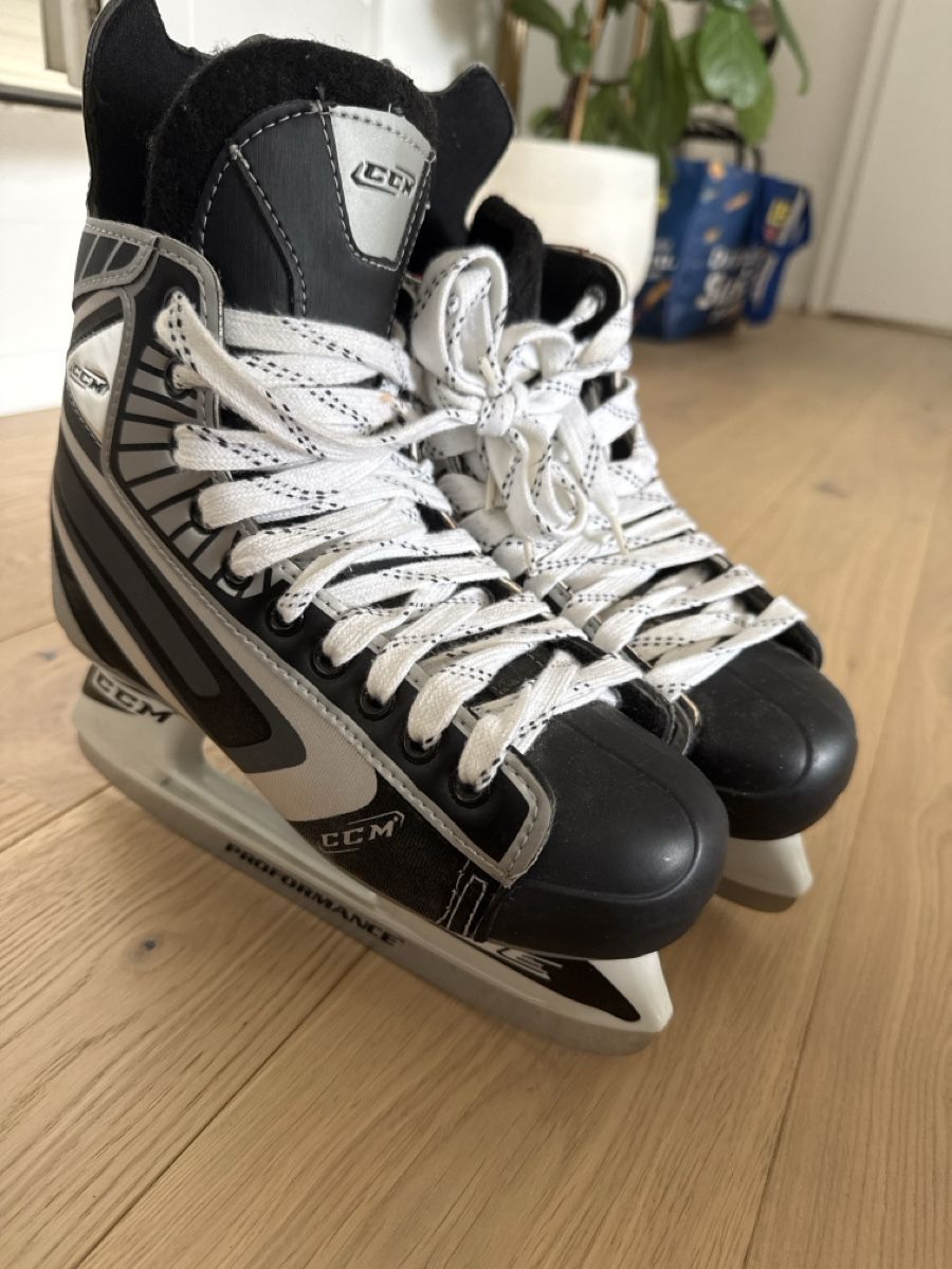 Ccm Pattini da ghiaccio: CCM Hockey Schlittschuhe Grösse 40 – Usato da Bern venduto da U2000 1