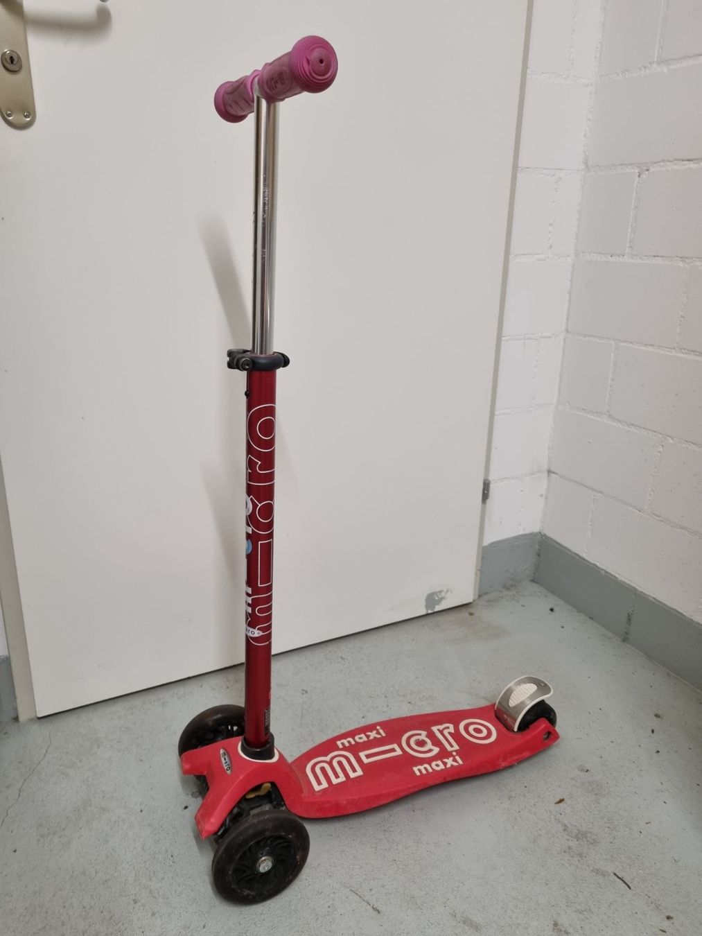Micro Kickboard: Maxi Micro rot – D'occasion à Bremgarten AG par gaucho1970