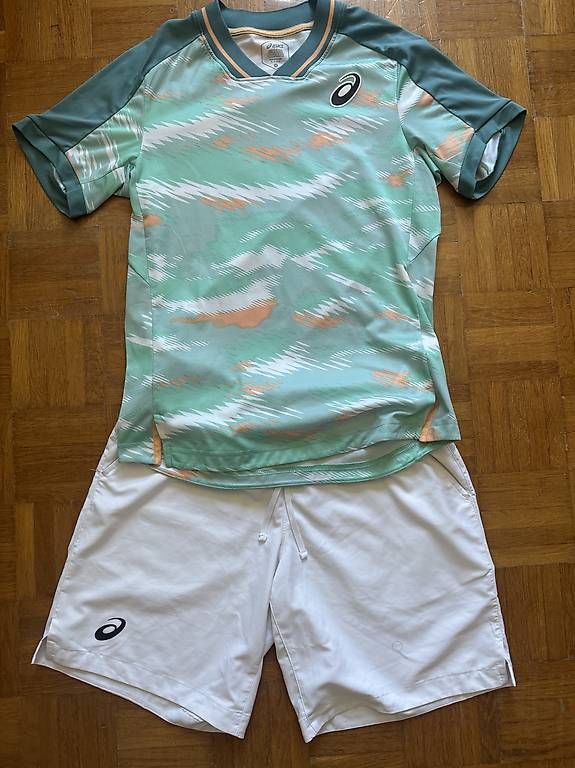 Kleiderpakete: Ensemble asics taille M  – Gebraucht aus Morges von bir_9rsr