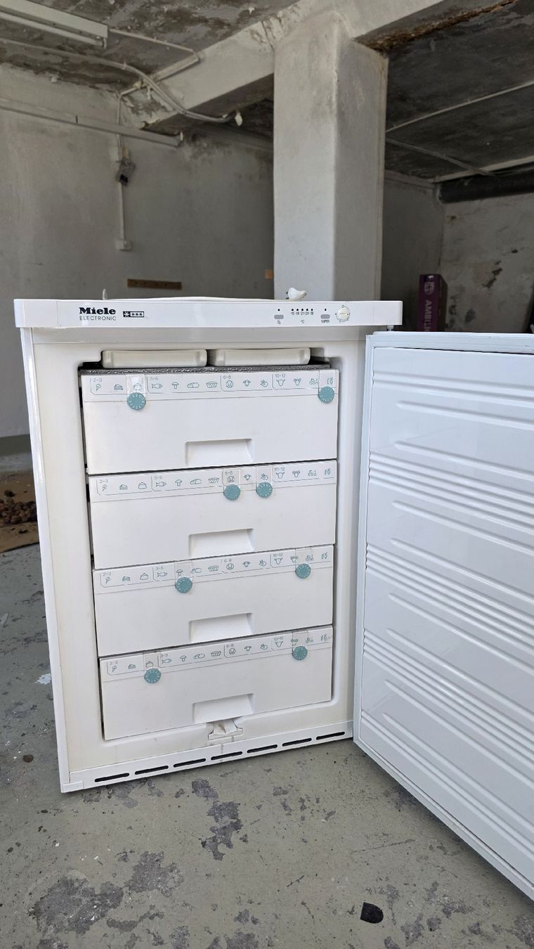 Congélateurs: Gefrierschrank Miele – D'occasion à Döttingen par vss_9sp7 4