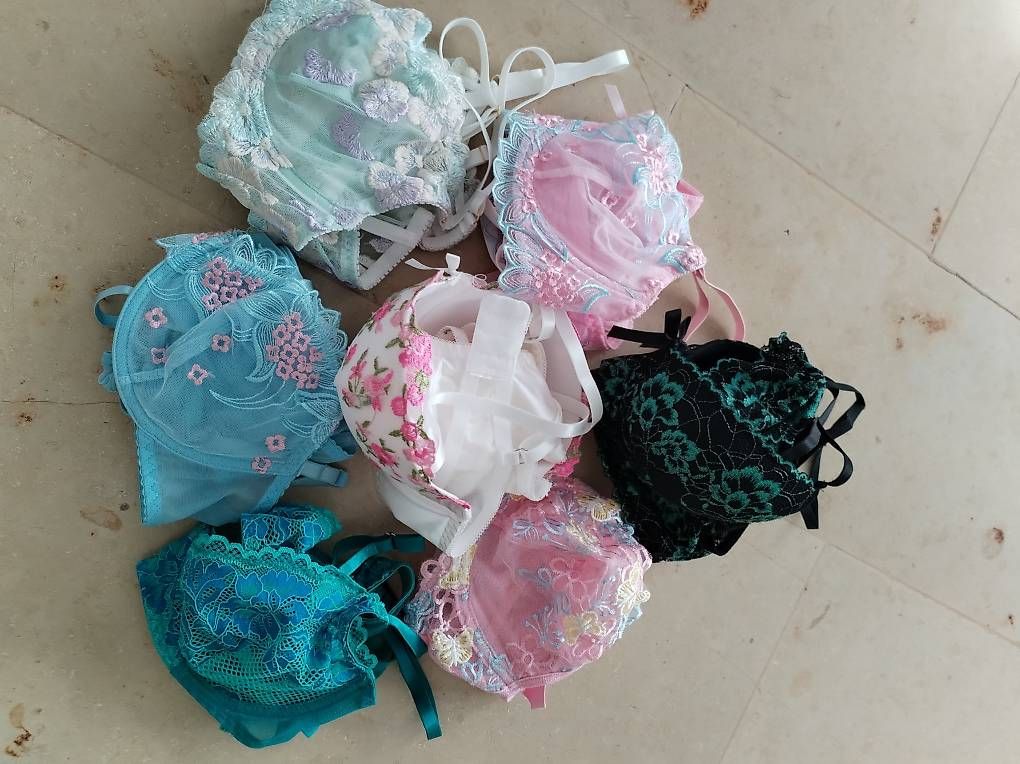 Autres dessous: 7x Bh Sets unbenutzt – D'occasion à Sursee par Cynthia7889